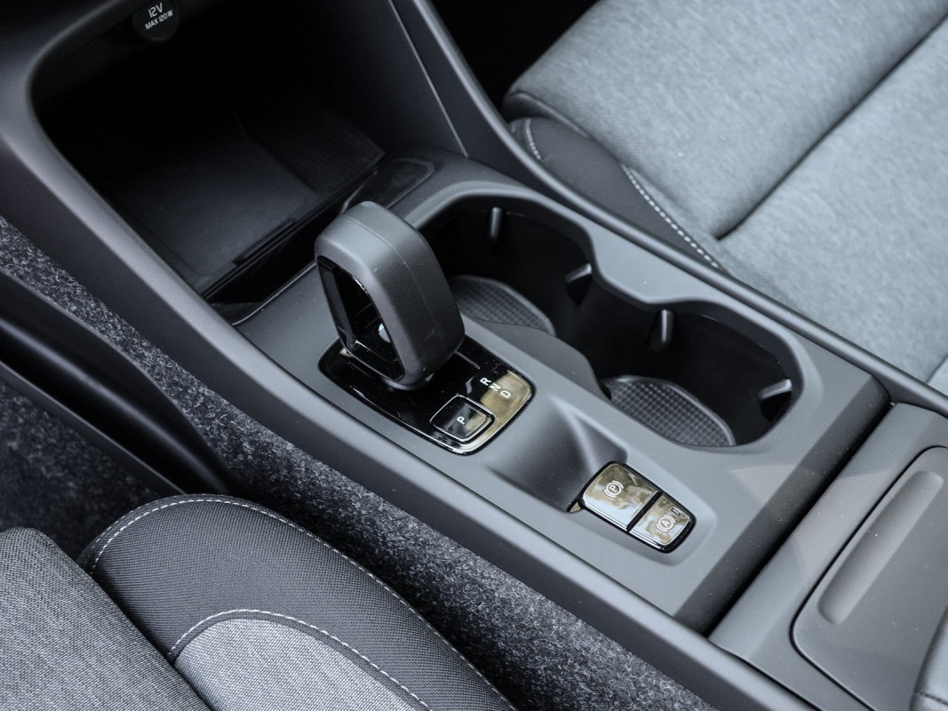 Volvo XC40 B3 - SUV/Off-road - Schwarz - Gebrauchtwagen - Bild 11