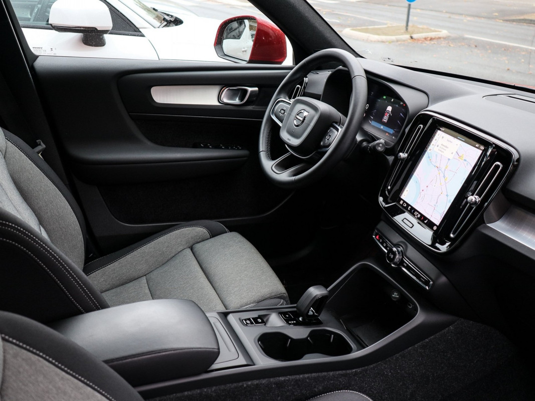 Volvo XC40 B3 (B) - SUV/Off-road - Rot - Gebrauchtwagen - Bild 3