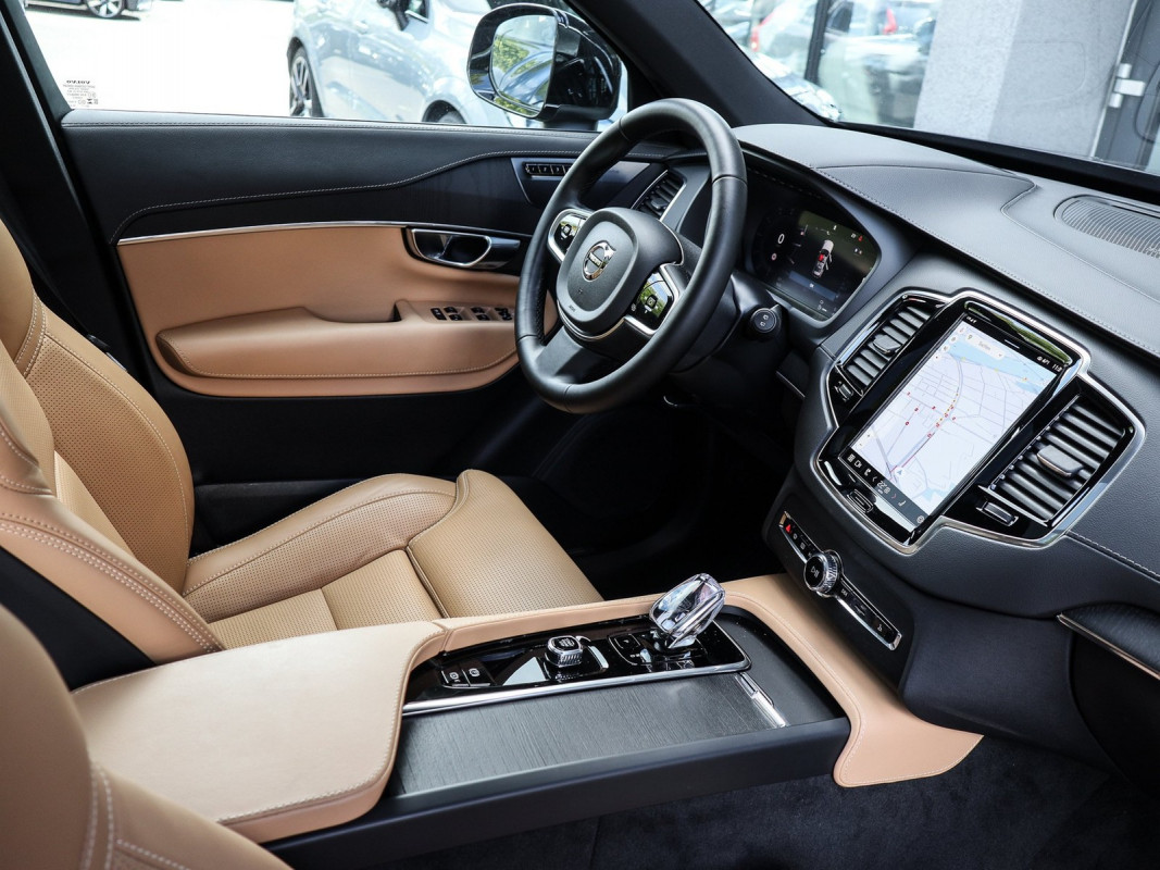 Volvo XC90 T8 AWD Recharge - SUV/Off-road - Schwarz - Gebrauchtwagen - Bild 3