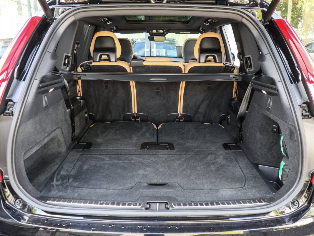 Volvo XC90 T8 AWD Recharge - SUV/Off-road - Schwarz - Gebrauchtwagen - Bild 11