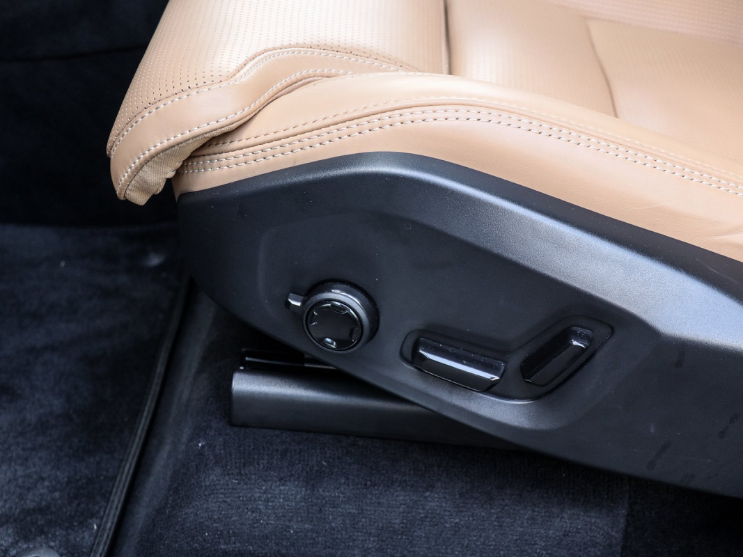 Volvo XC90 T8 AWD Recharge - SUV/Off-road - Schwarz - Gebrauchtwagen - Bild 14