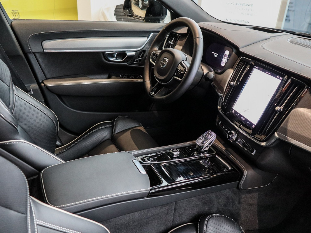 Volvo S90 T8 Recharge AWD - Limousine - Schwarz - Gebrauchtwagen - Bild 3