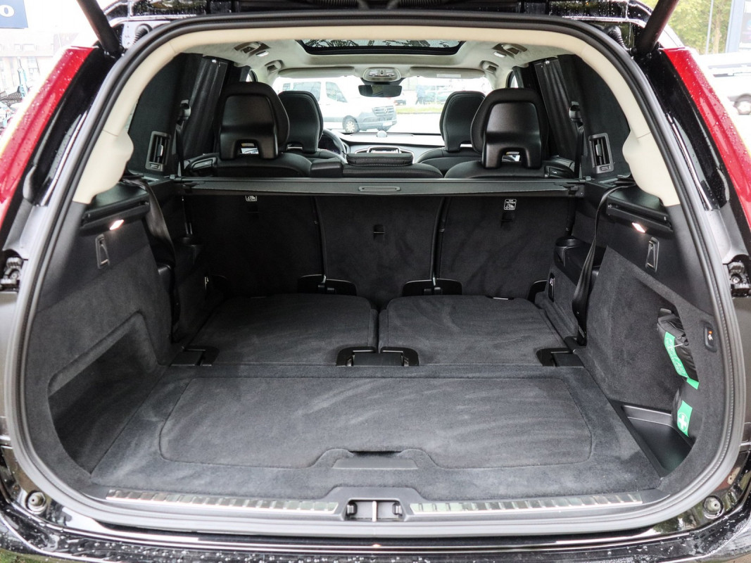 Volvo XC90 T8 Plug-In Hybrid AWD - SUV/Off-road - Schwarz - Gebrauchtwagen - Bild 11