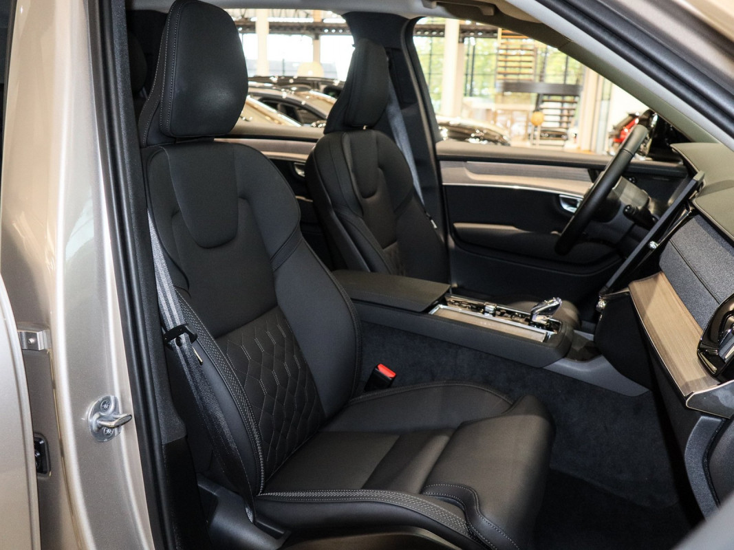 Volvo XC90 T8 AWD Recharge Reskin - SUV/Off-road - Braun - Gebrauchtwagen - Bild 7