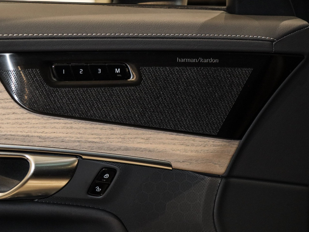 Volvo XC90 T8 AWD Recharge Reskin - SUV/Off-road - Braun - Gebrauchtwagen - Bild 15