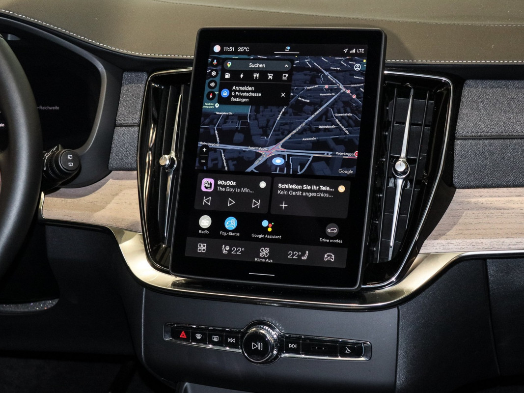 Volvo XC90 T8 AWD Recharge Reskin - SUV/Off-road - Silber - Gebrauchtwagen - Bild 9