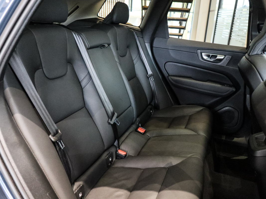 Volvo XC60 B5 (B) AWD - SUV/Off-road - Blau - Gebrauchtwagen - Bild 5