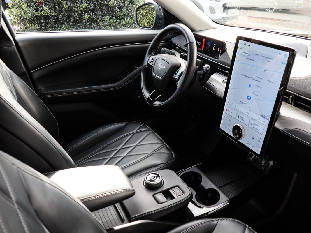 Ford Mustang Mach-E - SUV/Off-road - Schwarz - Gebrauchtwagen - Bild 3