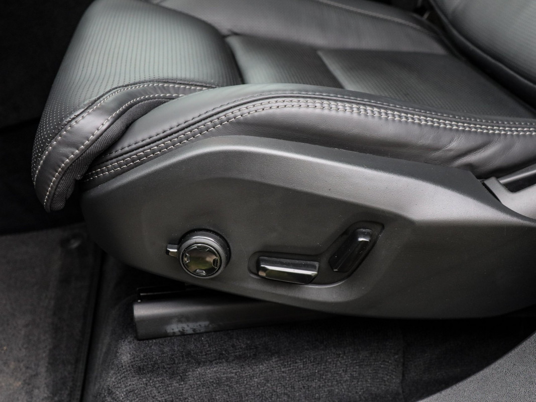 Volvo XC90 T8 Plug-In Hybrid AWD - SUV/Off-road - Schwarz - Gebrauchtwagen - Bild 14