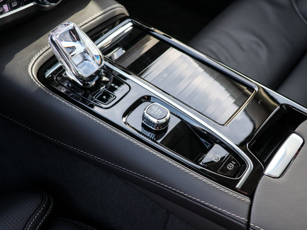 Volvo V90 T8 Recharge AWD - Kombi - Weiss - Gebrauchtwagen - Bild 11