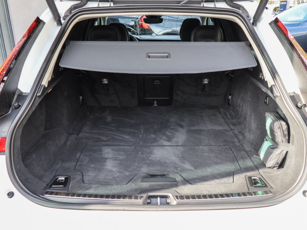 Volvo V90 T8 Recharge AWD - Kombi - Weiss - Gebrauchtwagen - Bild 12