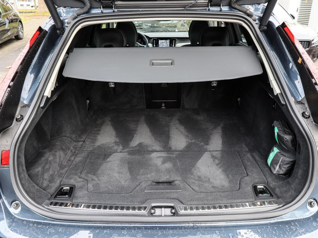 Volvo V90 T6 Recharge AWD - Kombi - Blau - Gebrauchtwagen - Bild 12