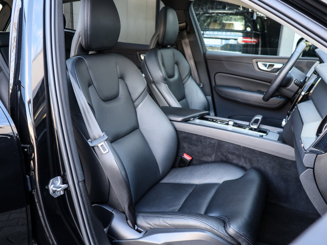 Volvo XC60 T6 AWD Recharge - SUV/Off-road - Schwarz - Gebrauchtwagen - Bild 7