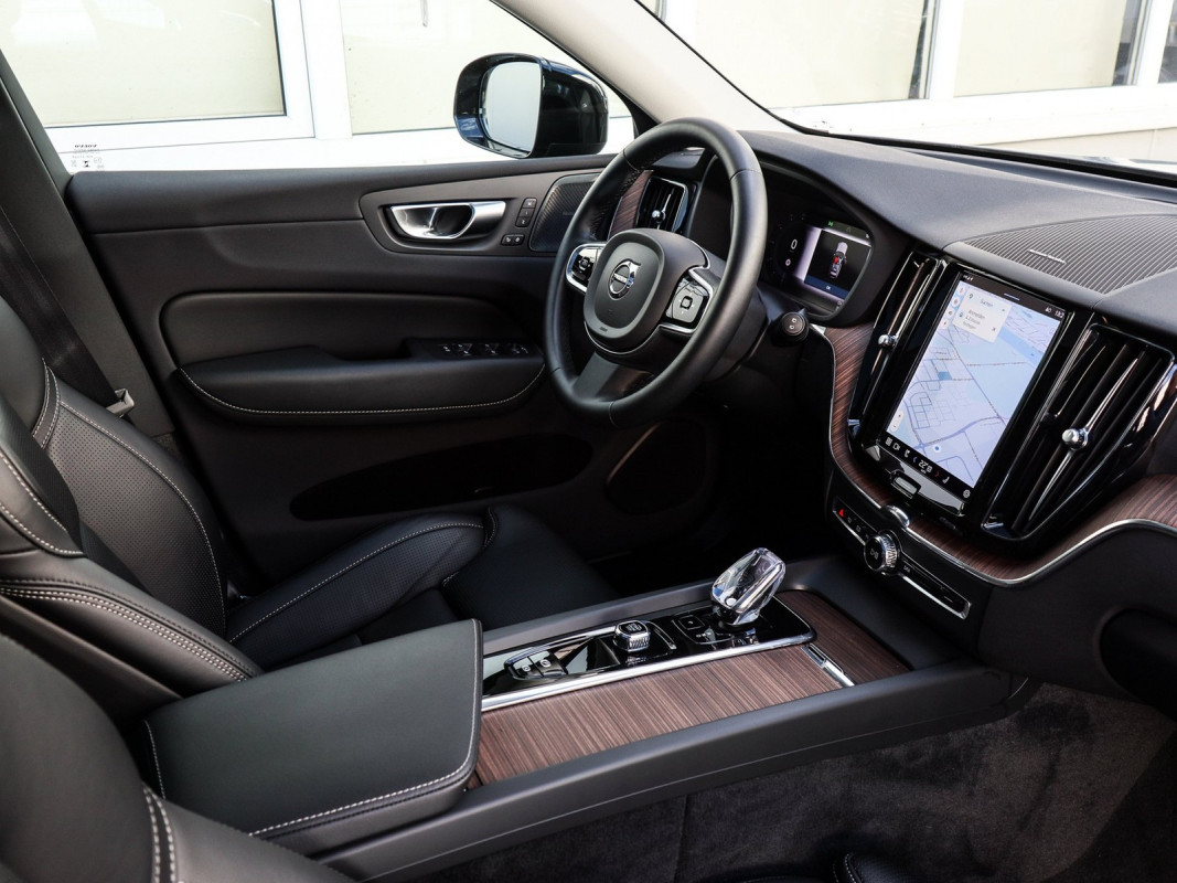 Volvo XC60 T6 AWD Recharge - SUV/Off-road - Grau - Gebrauchtwagen - Bild 3