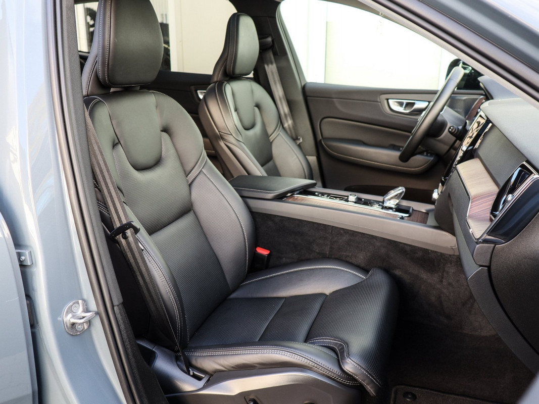 Volvo XC60 T6 AWD Recharge - SUV/Off-road - Grau - Gebrauchtwagen - Bild 7