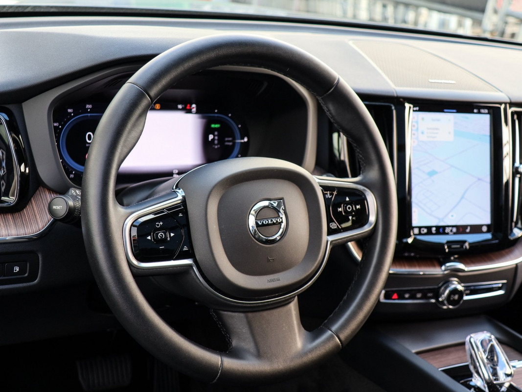 Volvo XC60 T6 AWD Recharge - SUV/Off-road - Grau - Gebrauchtwagen - Bild 10