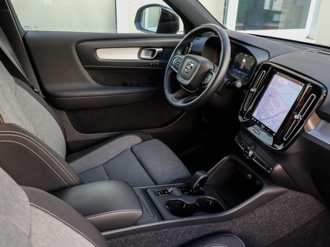 Volvo XC40 B3 (B) - SUV/Off-road - Schwarz - Gebrauchtwagen - Bild 3