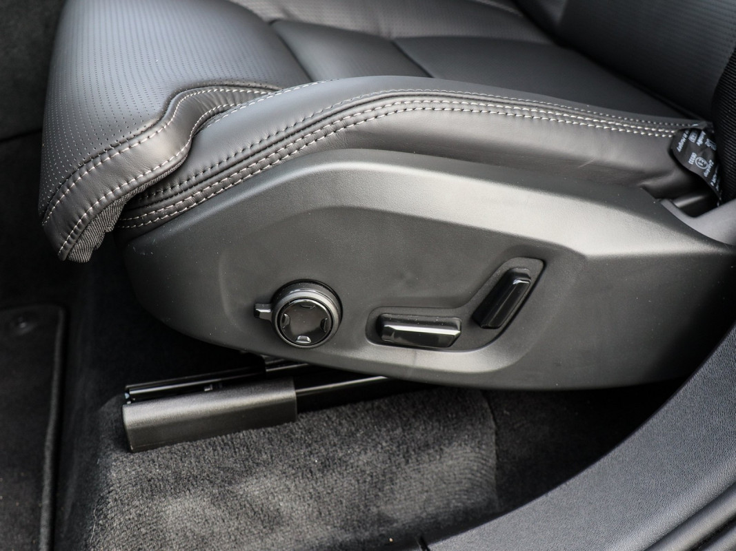 Volvo XC90 T8 - SUV/Off-road - Schwarz - Gebrauchtwagen - Bild 14