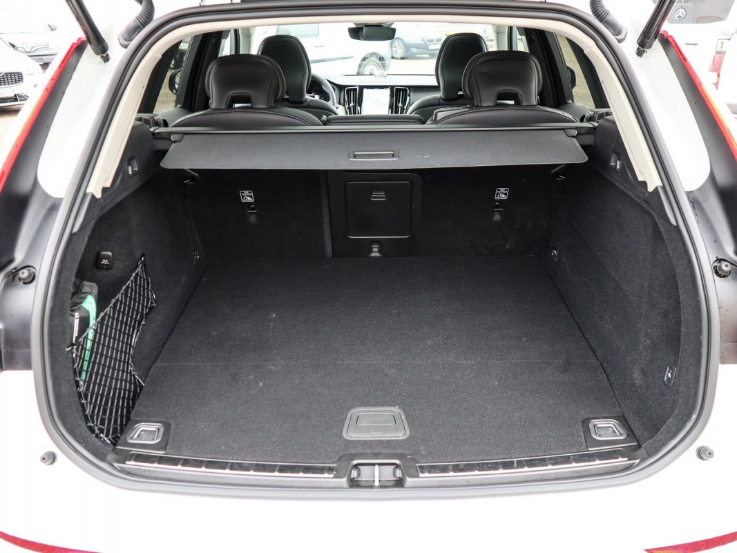 Volvo XC60 T8 Ultra Dark Recharge - SUV/Off-road - Weiss - Gebrauchtwagen - Bild 11