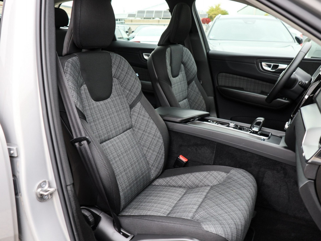 Volvo XC60 T6 Inscription Expression - SUV/Off-road - Silber - Gebrauchtwagen - Bild 7