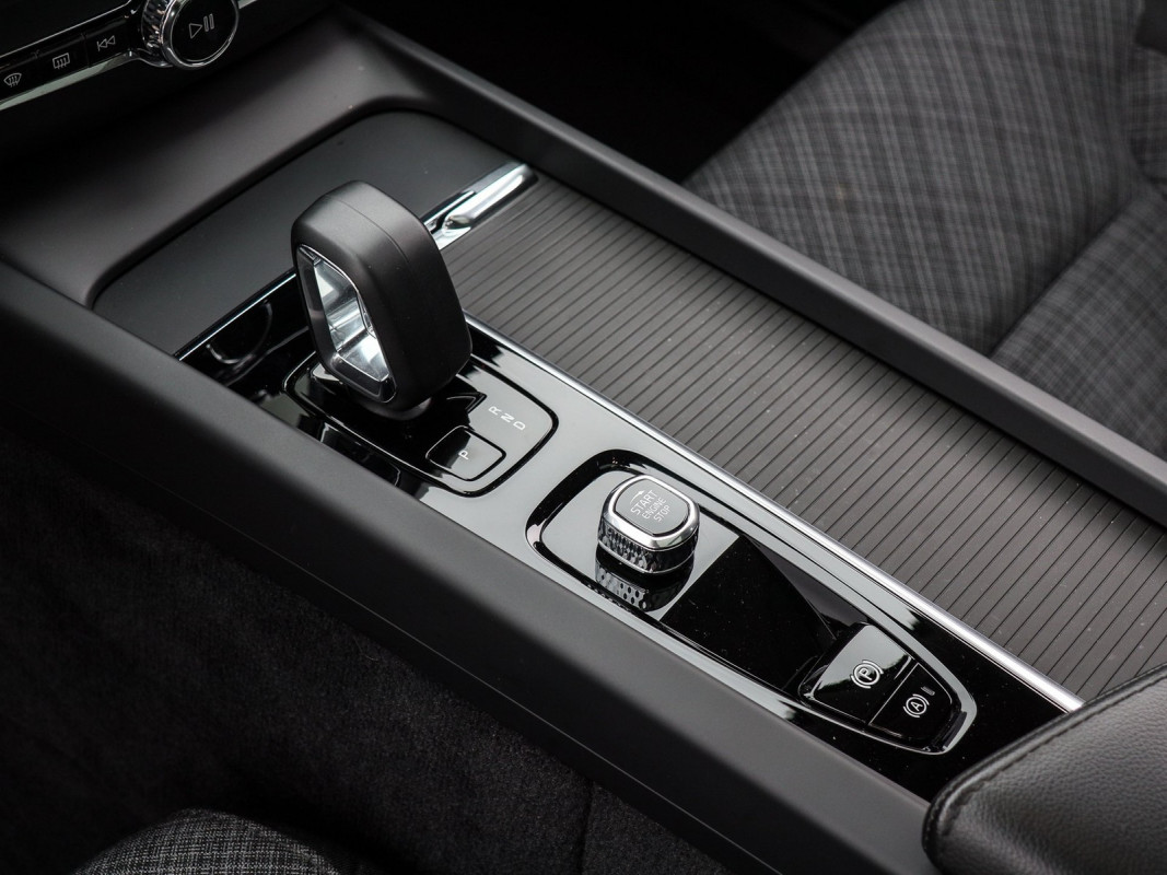 Volvo XC60 T6 Inscription Expression - SUV/Off-road - Silber - Gebrauchtwagen - Bild 11