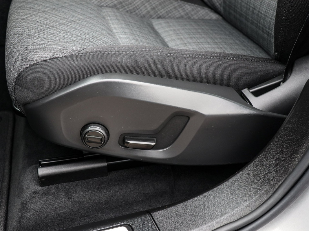 Volvo XC60 T6 Inscription Expression - SUV/Off-road - Silber - Gebrauchtwagen - Bild 15