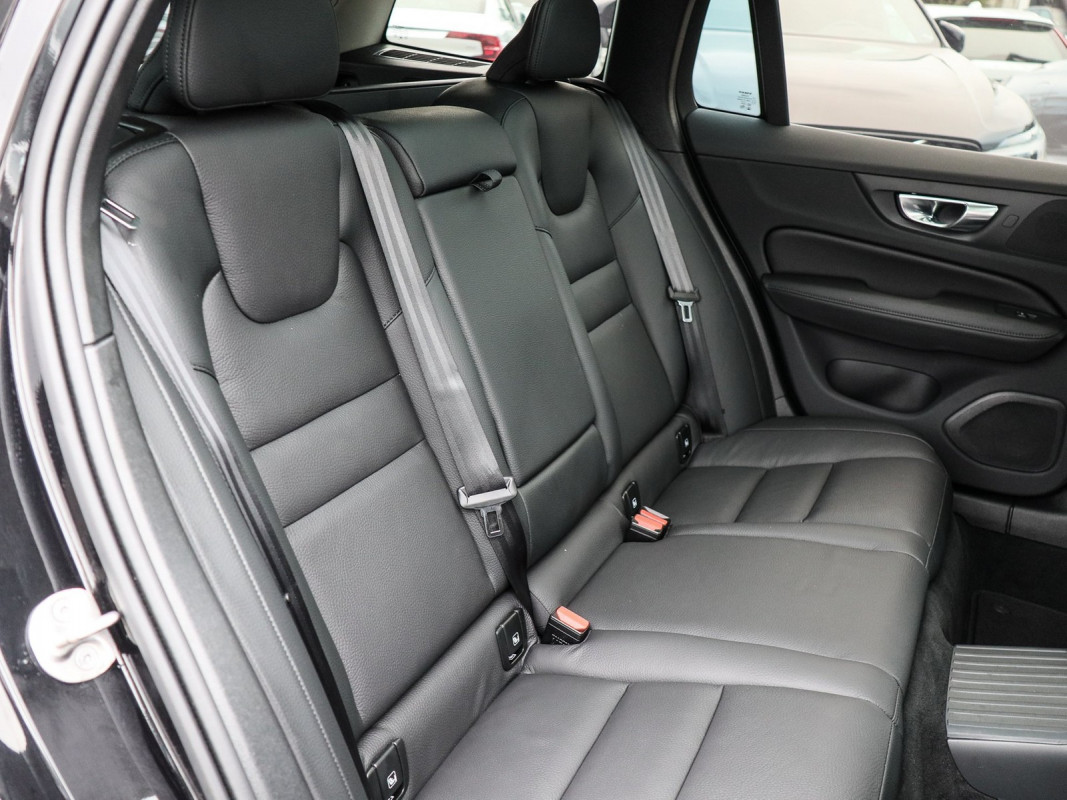 Volvo V60 Plug-In Hybrid AWD - Kombi - Schwarz - Gebrauchtwagen - Bild 5