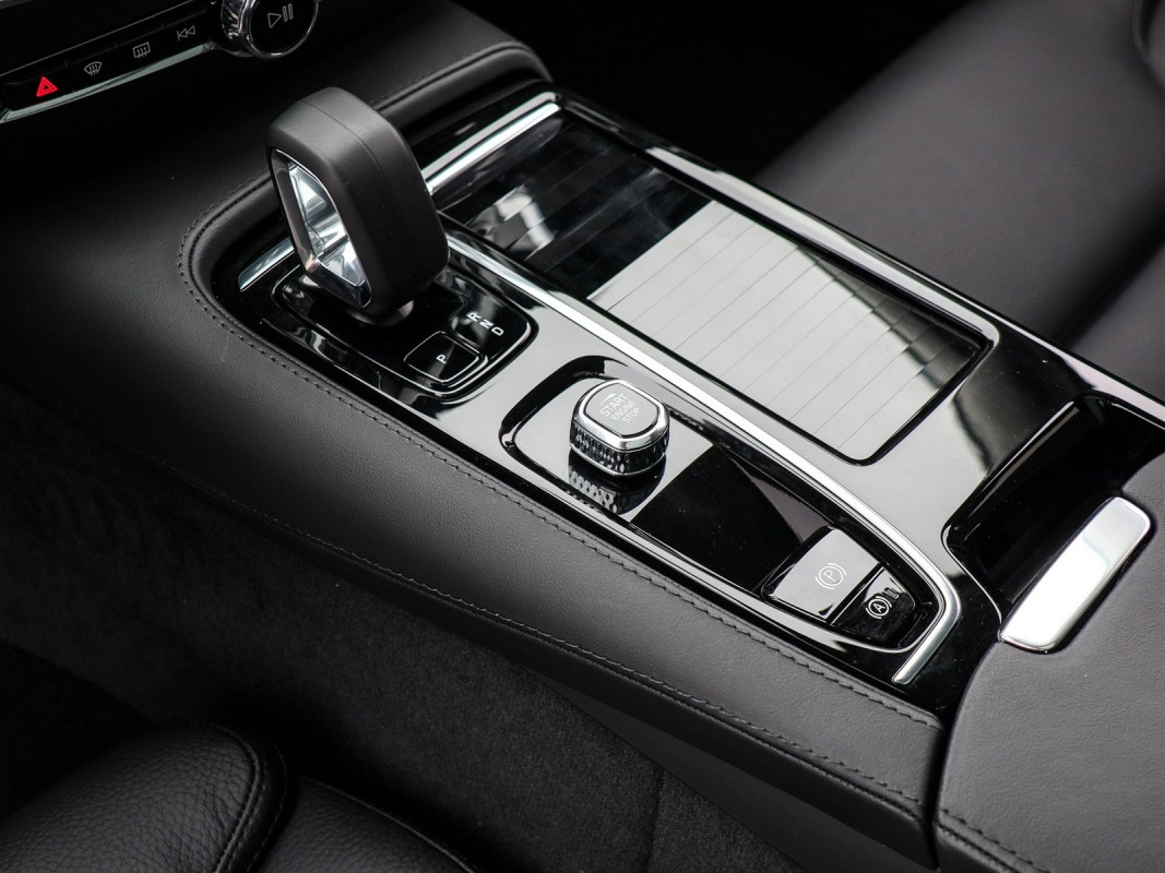 Volvo V60 Plug-In Hybrid AWD - Kombi - Schwarz - Gebrauchtwagen - Bild 11