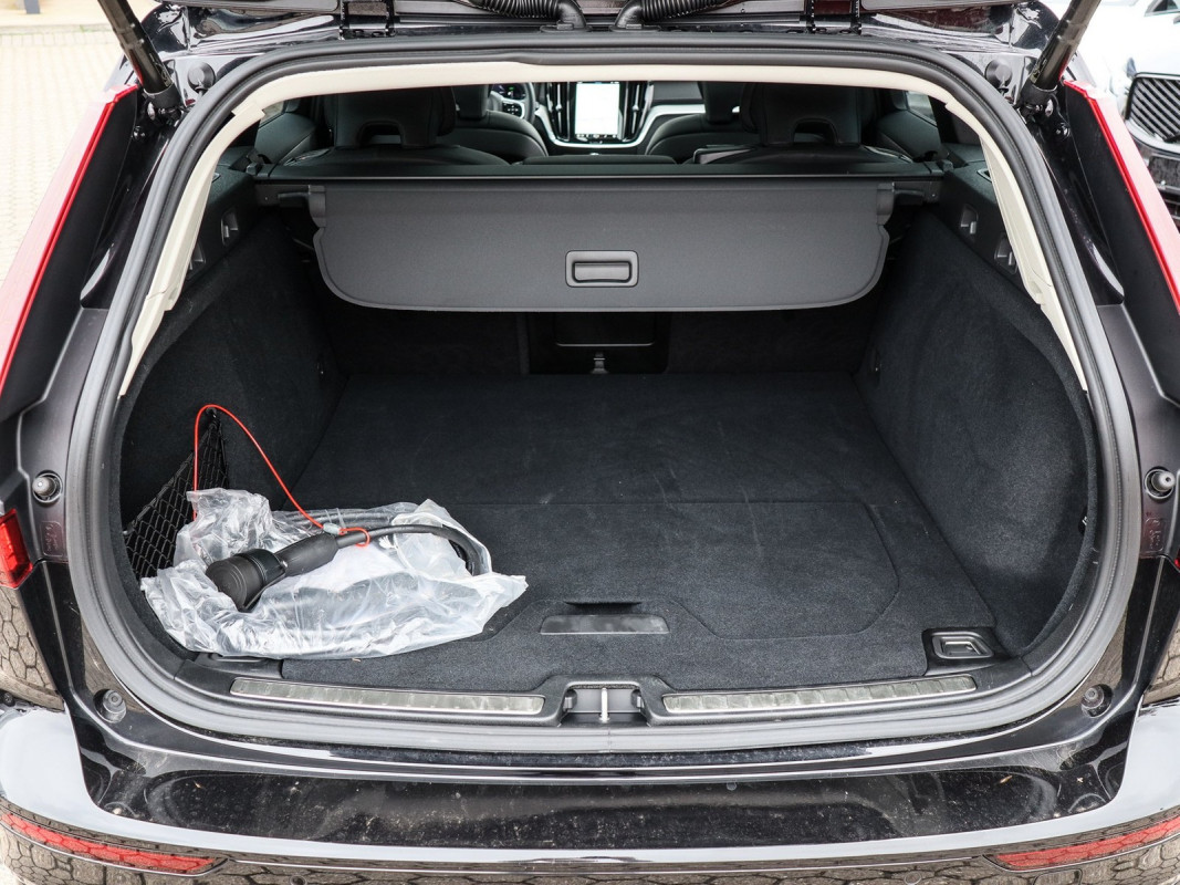 Volvo V60 Plug-In Hybrid AWD - Kombi - Schwarz - Gebrauchtwagen - Bild 12