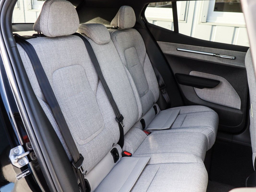 Volvo EX30 Ultra ext. Range 20" - SUV/Off-road - Schwarz - Neuwagen - Bild 4