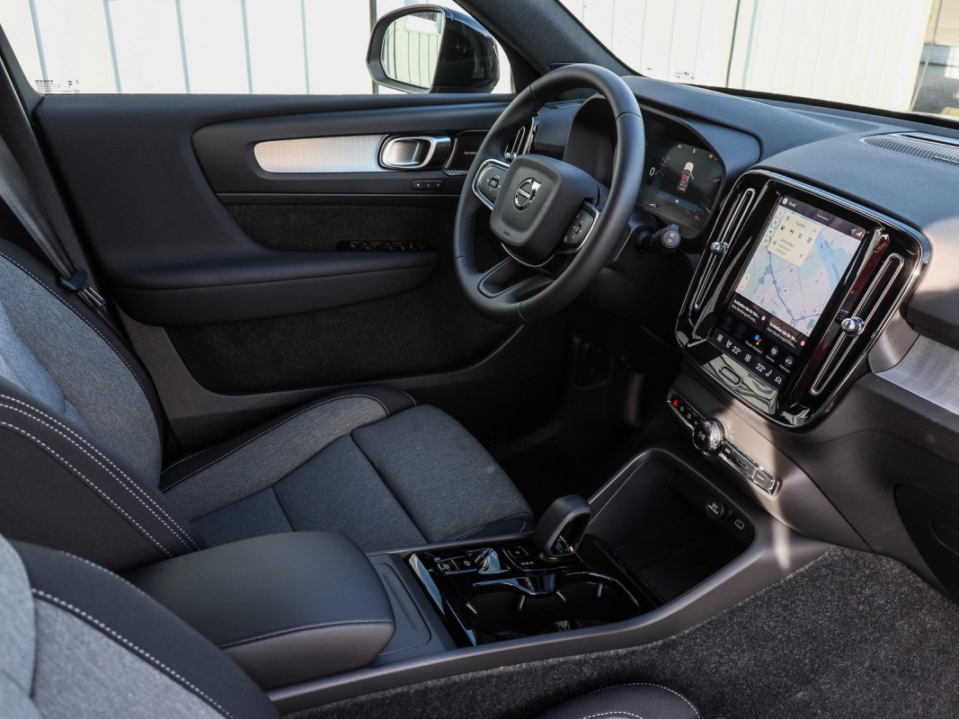Volvo XC40 B3 Plus Black Edition - SUV/Off-road - Blau - Neuwagen - Bild 3