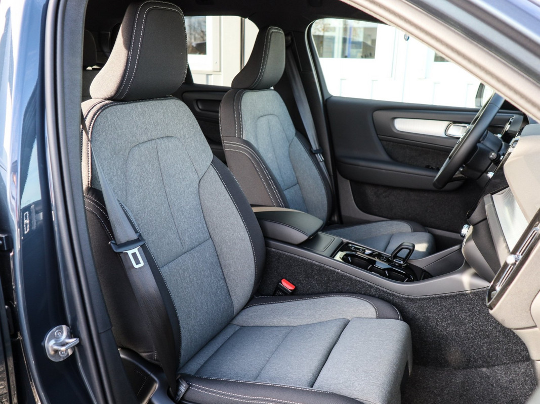 Volvo XC40 B3 Plus Black Edition - SUV/Off-road - Blau - Neuwagen - Bild 6