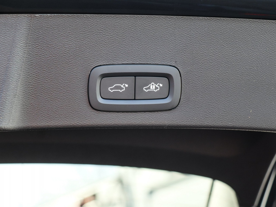 Volvo XC40 B3 Plus Black Edition - SUV/Off-road - Blau - Neuwagen - Bild 15