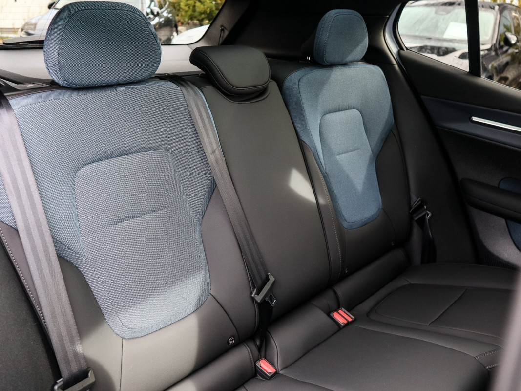 Volvo EX30 Twin Performance - SUV/Off-road - Blau - Gebrauchtwagen - Bild 5