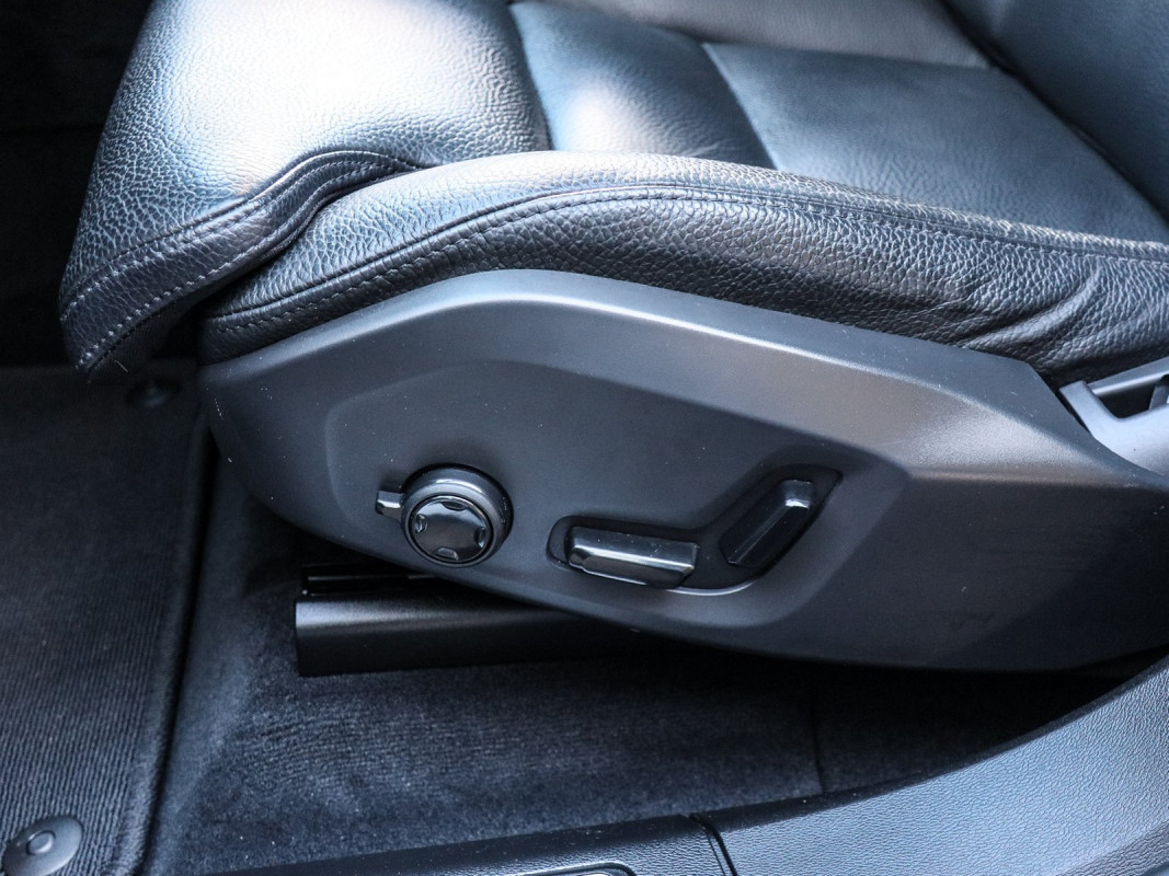 Volvo XC60 T6 AWD Recharge - SUV/Off-road - Schwarz - Gebrauchtwagen - Bild 15