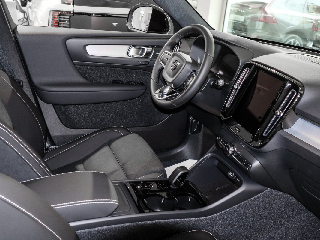 Volvo XC40 B3 (B) - SUV/Off-road - Schwarz - Gebrauchtwagen - Bild 3