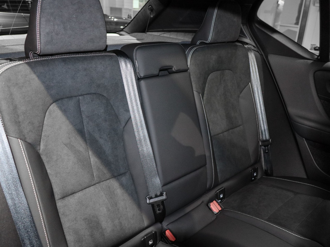 Volvo XC40 B3 (B) - SUV/Off-road - Schwarz - Gebrauchtwagen - Bild 5