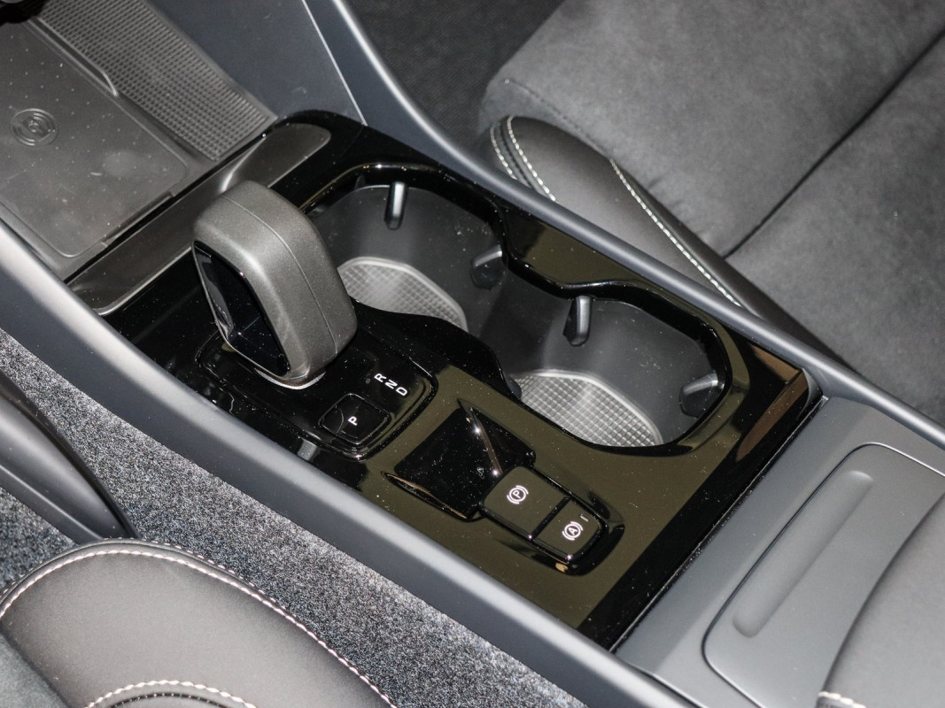 Volvo XC40 B3 (B) - SUV/Off-road - Schwarz - Gebrauchtwagen - Bild 11