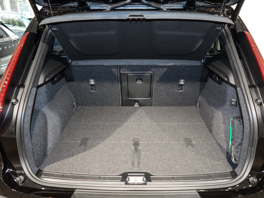 Volvo XC40 B3 (B) - SUV/Off-road - Schwarz - Gebrauchtwagen - Bild 12