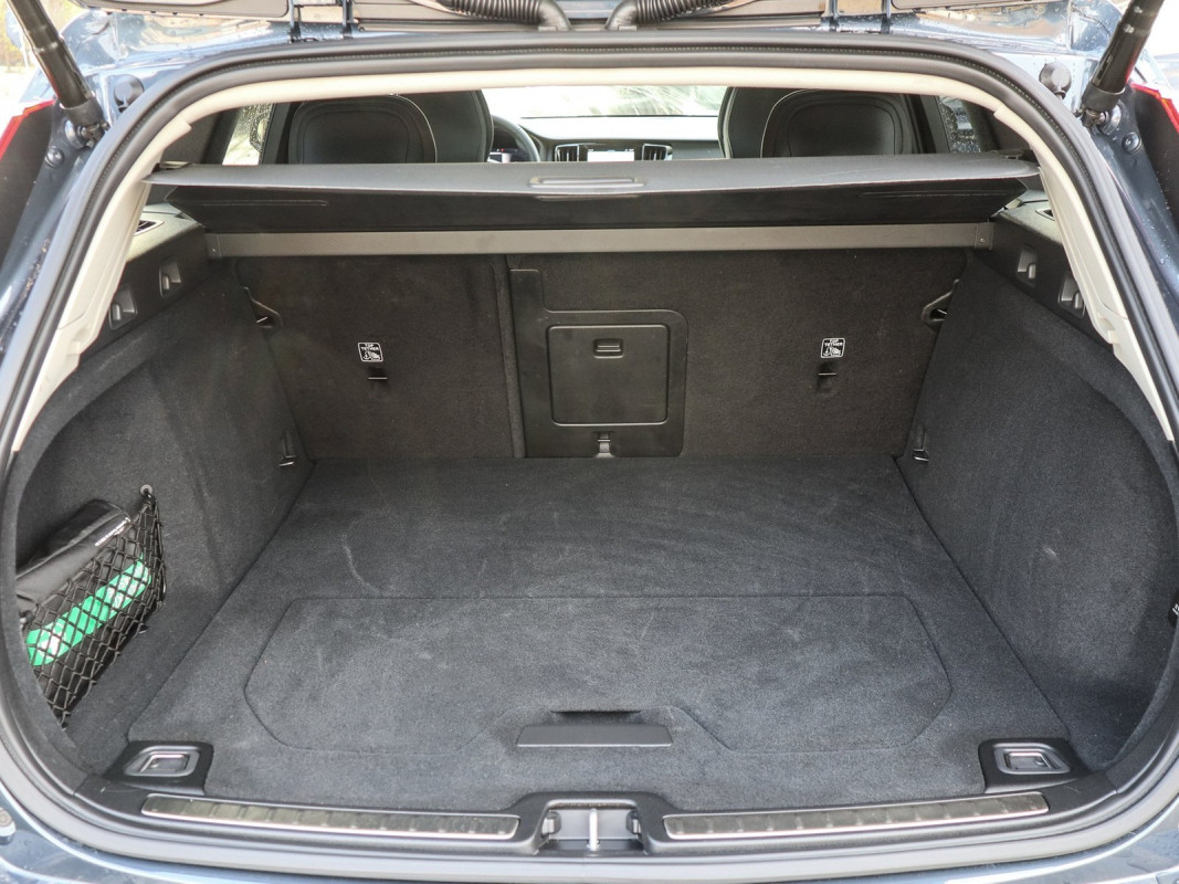 Volvo V60 B4 (B) - Kombi - Blau - Gebrauchtwagen - Bild 11