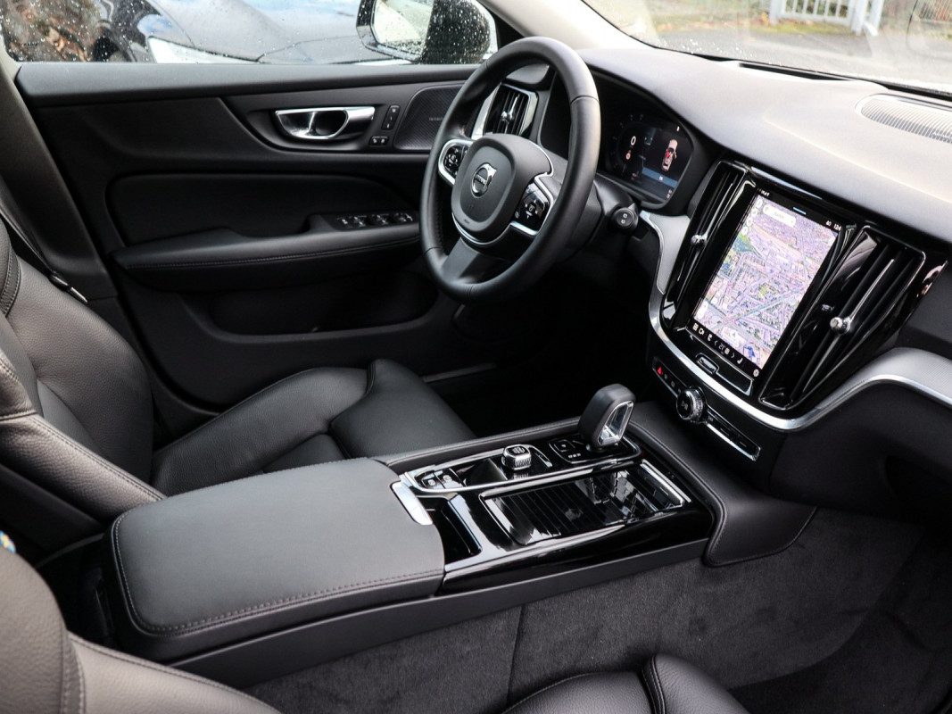 Volvo V60 T6 Recharge AWD - Kombi - Schwarz - Gebrauchtwagen - Bild 3