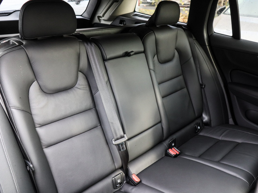Volvo V60 T6 Recharge AWD - Kombi - Schwarz - Gebrauchtwagen - Bild 5