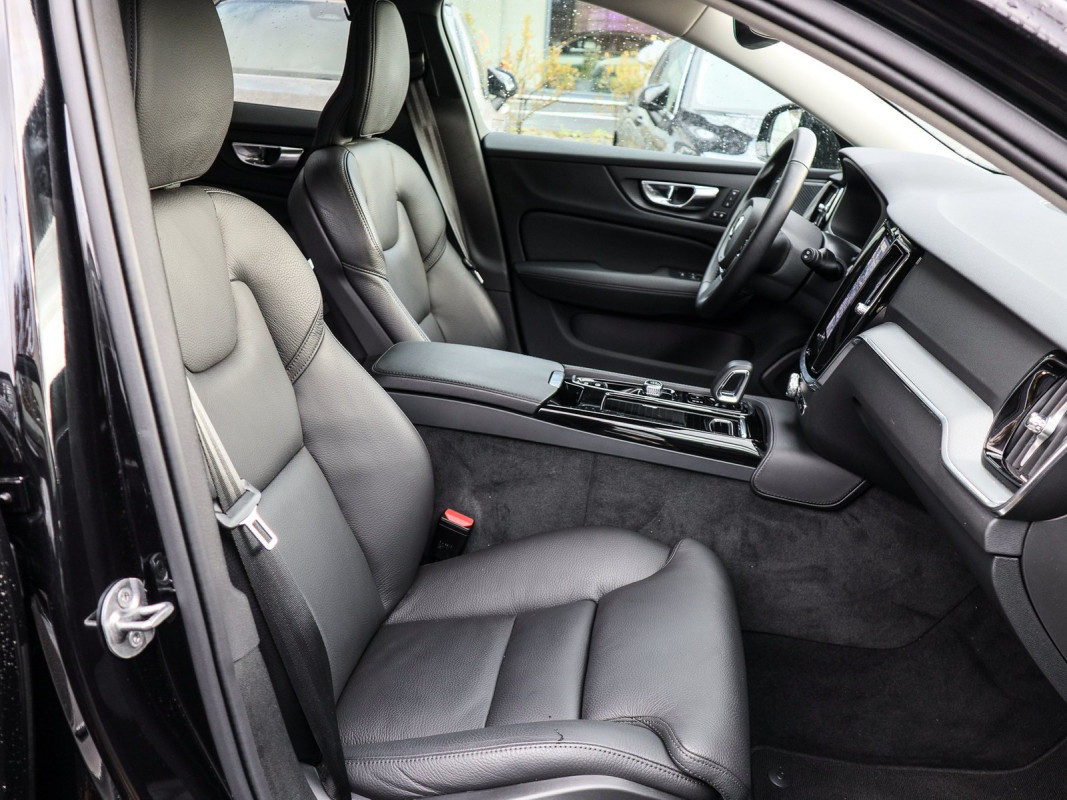 Volvo V60 T6 Recharge AWD - Kombi - Schwarz - Gebrauchtwagen - Bild 7