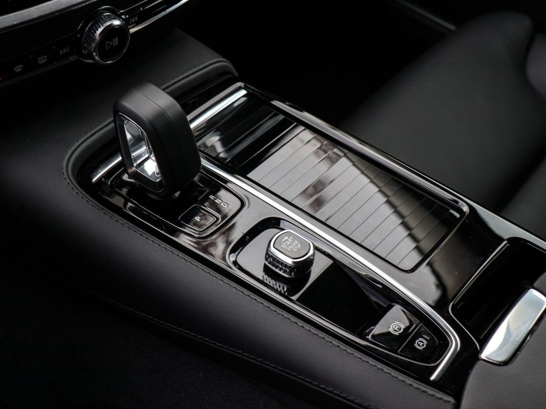 Volvo V60 T6 Recharge AWD - Kombi - Schwarz - Gebrauchtwagen - Bild 11