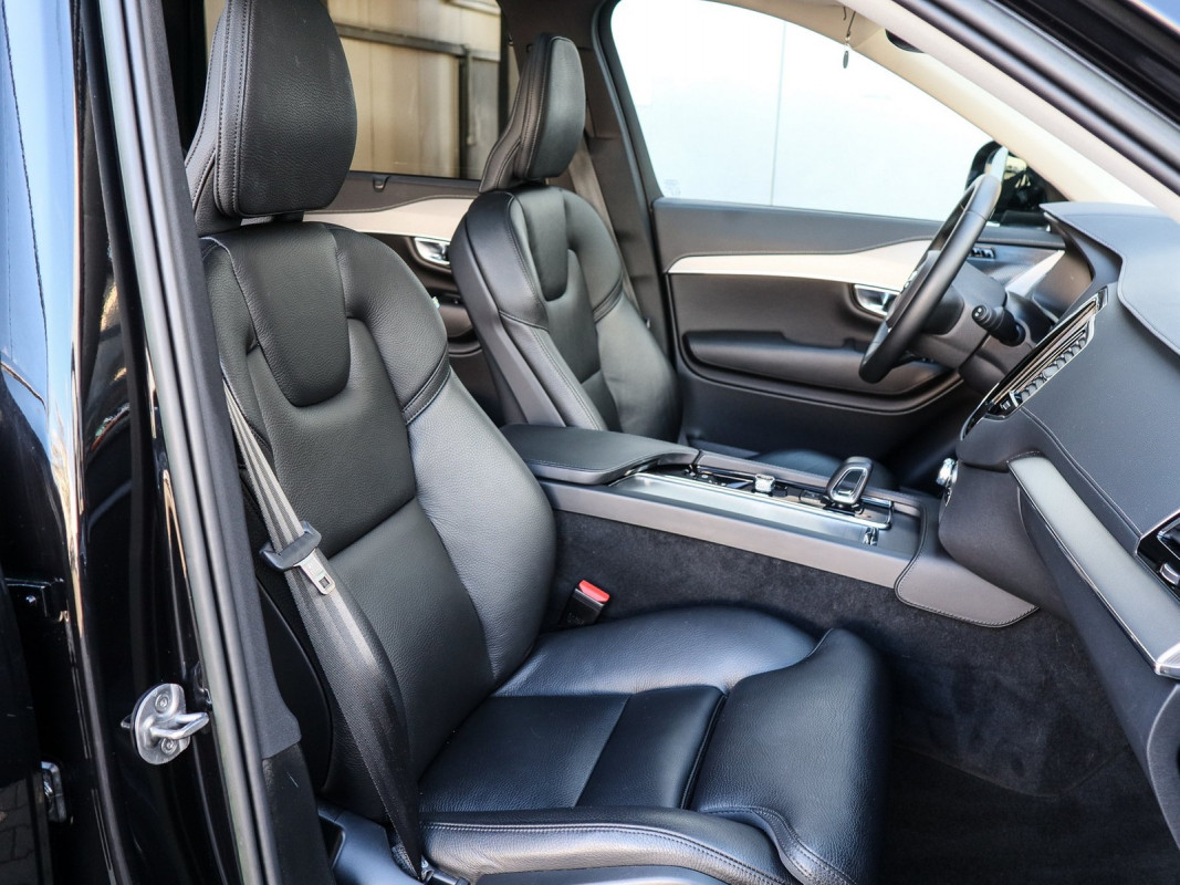 Volvo XC90 T8 AWD Plus Dark - SUV/Off-road - Schwarz - Gebrauchtwagen - Bild 7
