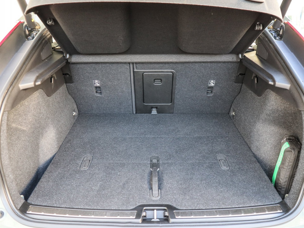 Volvo C40 Ultimate - SUV/Off-road - Grün - Gebrauchtwagen - Bild 12