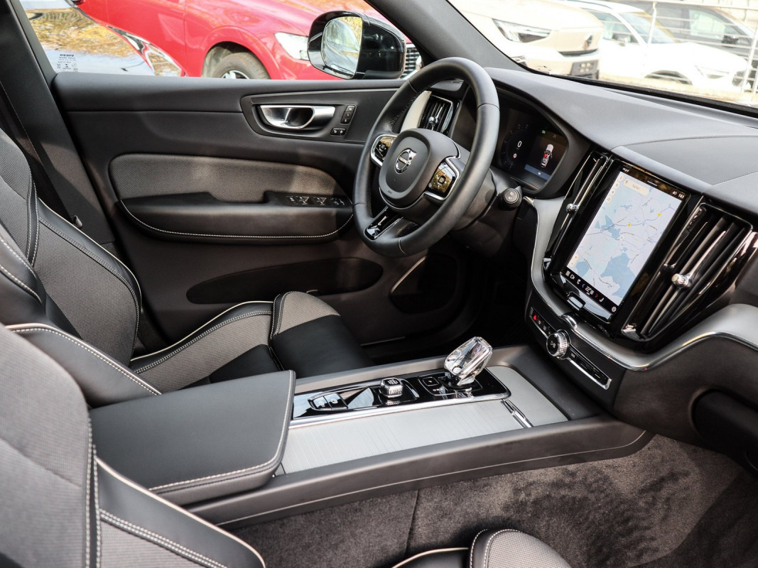 Volvo XC60 T6 - SUV/Off-road - Schwarz - Gebrauchtwagen - Bild 3