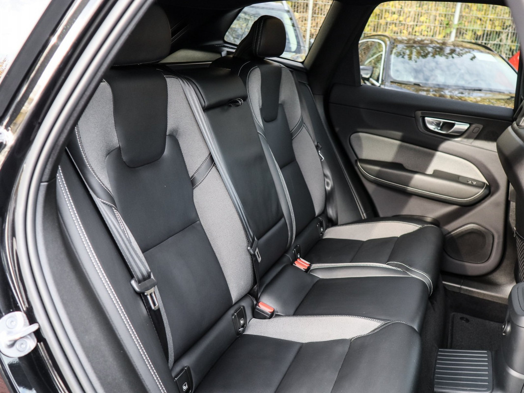 Volvo XC60 T6 - SUV/Off-road - Schwarz - Gebrauchtwagen - Bild 5
