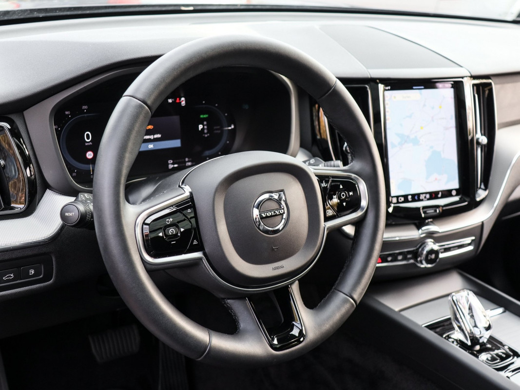 Volvo XC60 T6 - SUV/Off-road - Schwarz - Gebrauchtwagen - Bild 10