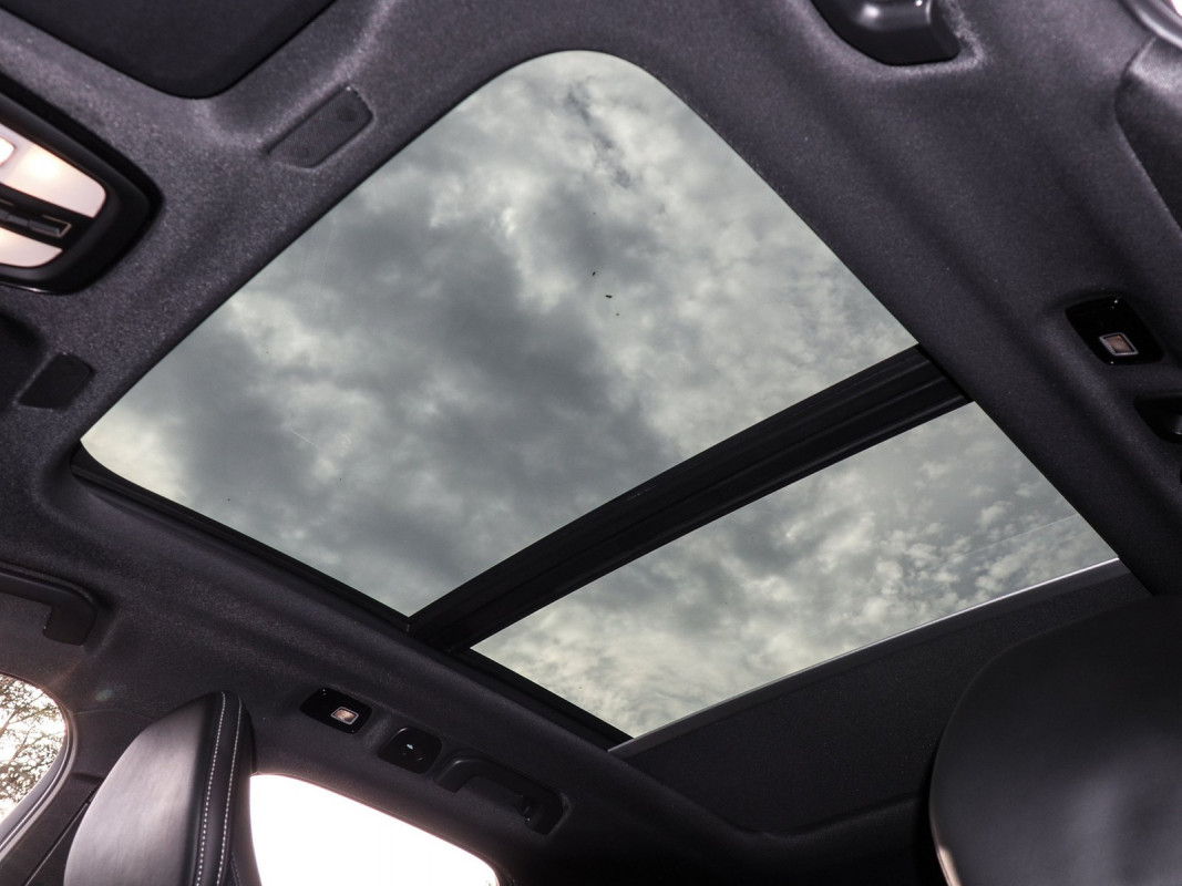 Volvo XC60 T6 - SUV/Off-road - Schwarz - Gebrauchtwagen - Bild 12